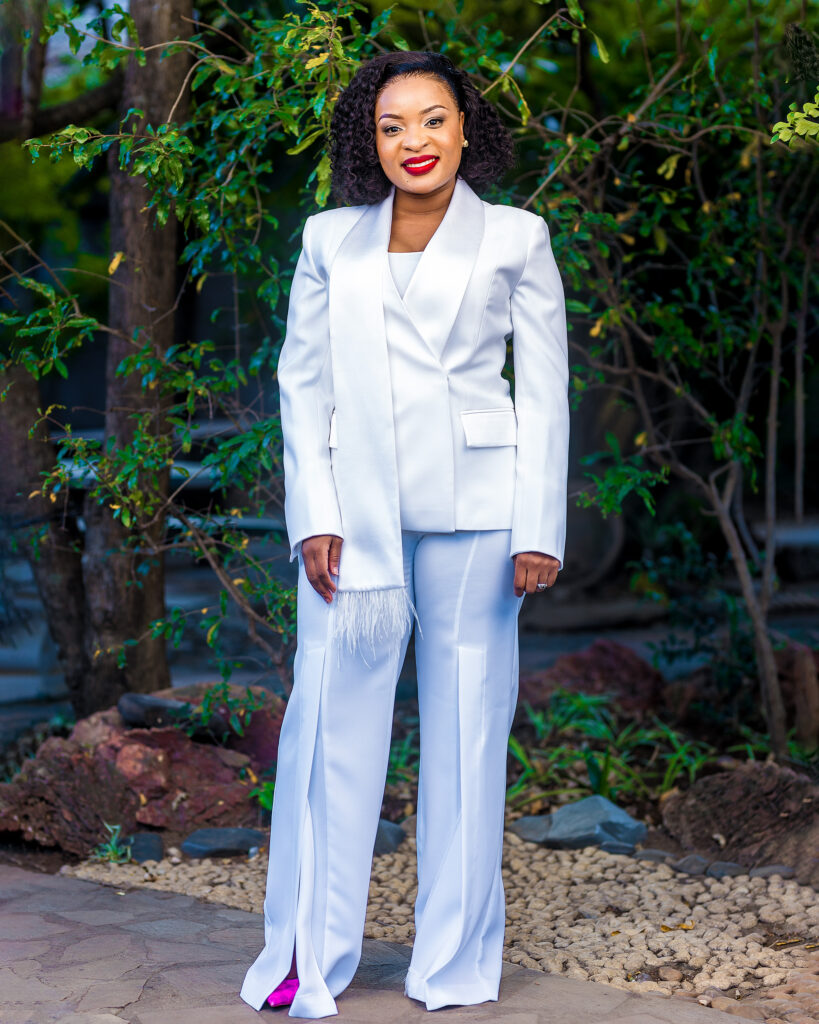 Elegant white blazer & tailored pants