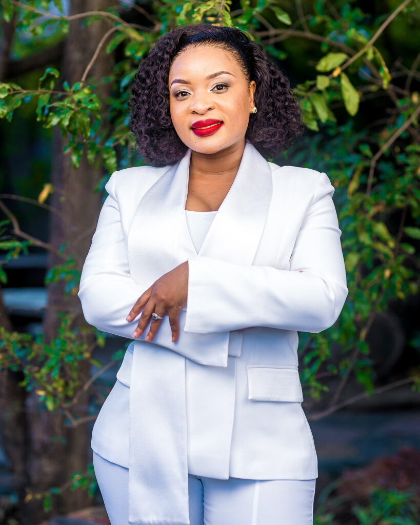 Elegant white blazer & tailored pants